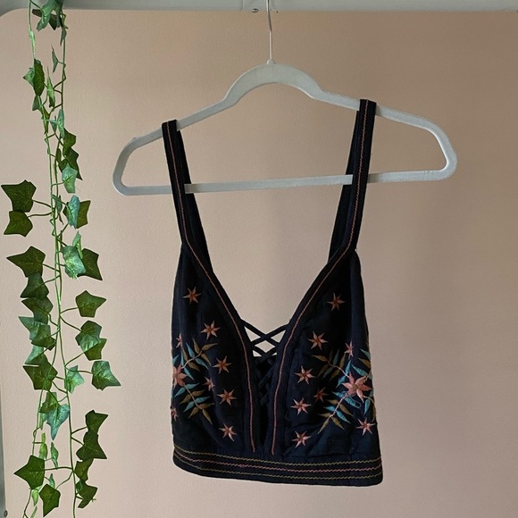 American Eagle Outfitters Tops - American Eagle black embroidered crop tank top